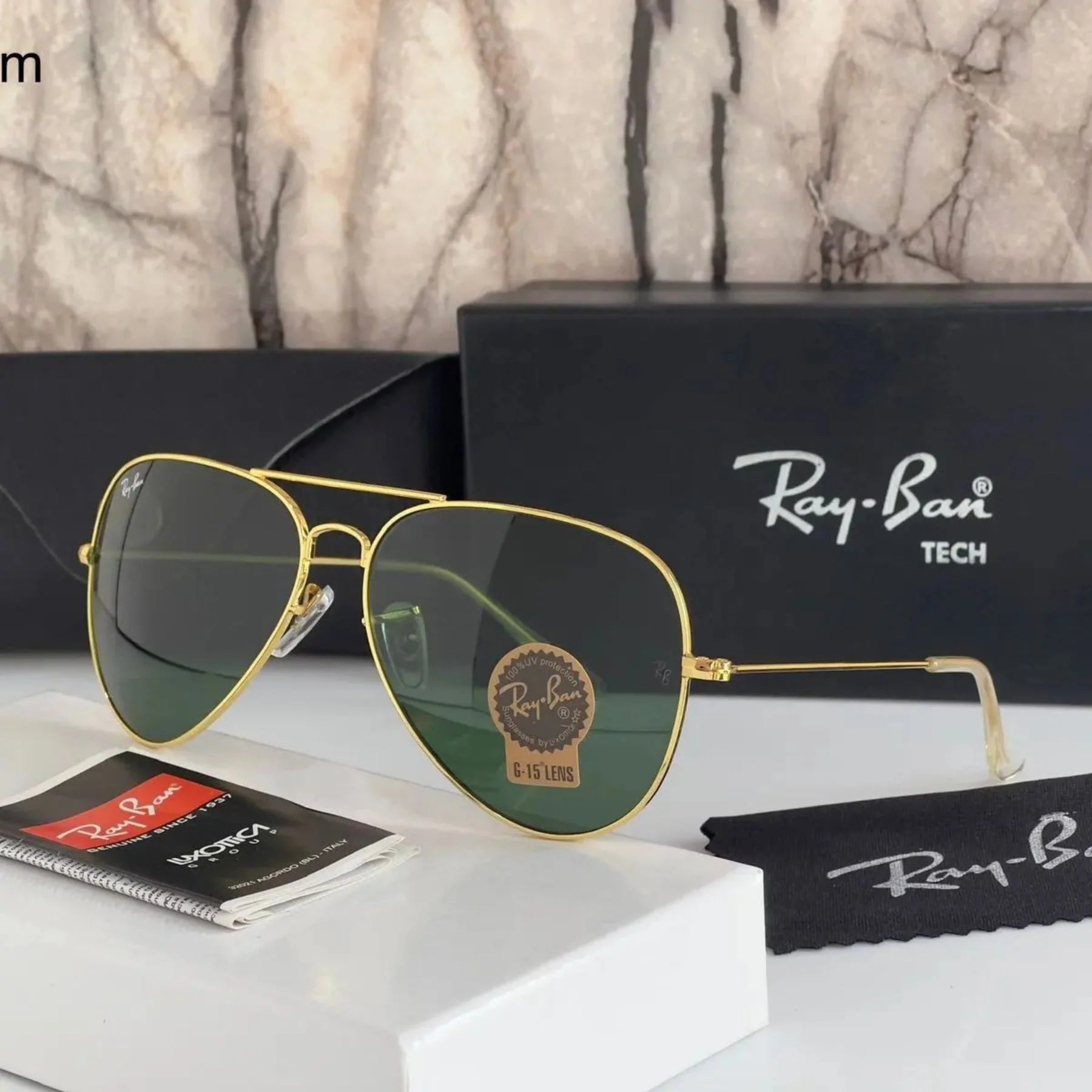 New Stylish Aviator 3026 Green and Gold Sunglasses for men and women. — zoomed view