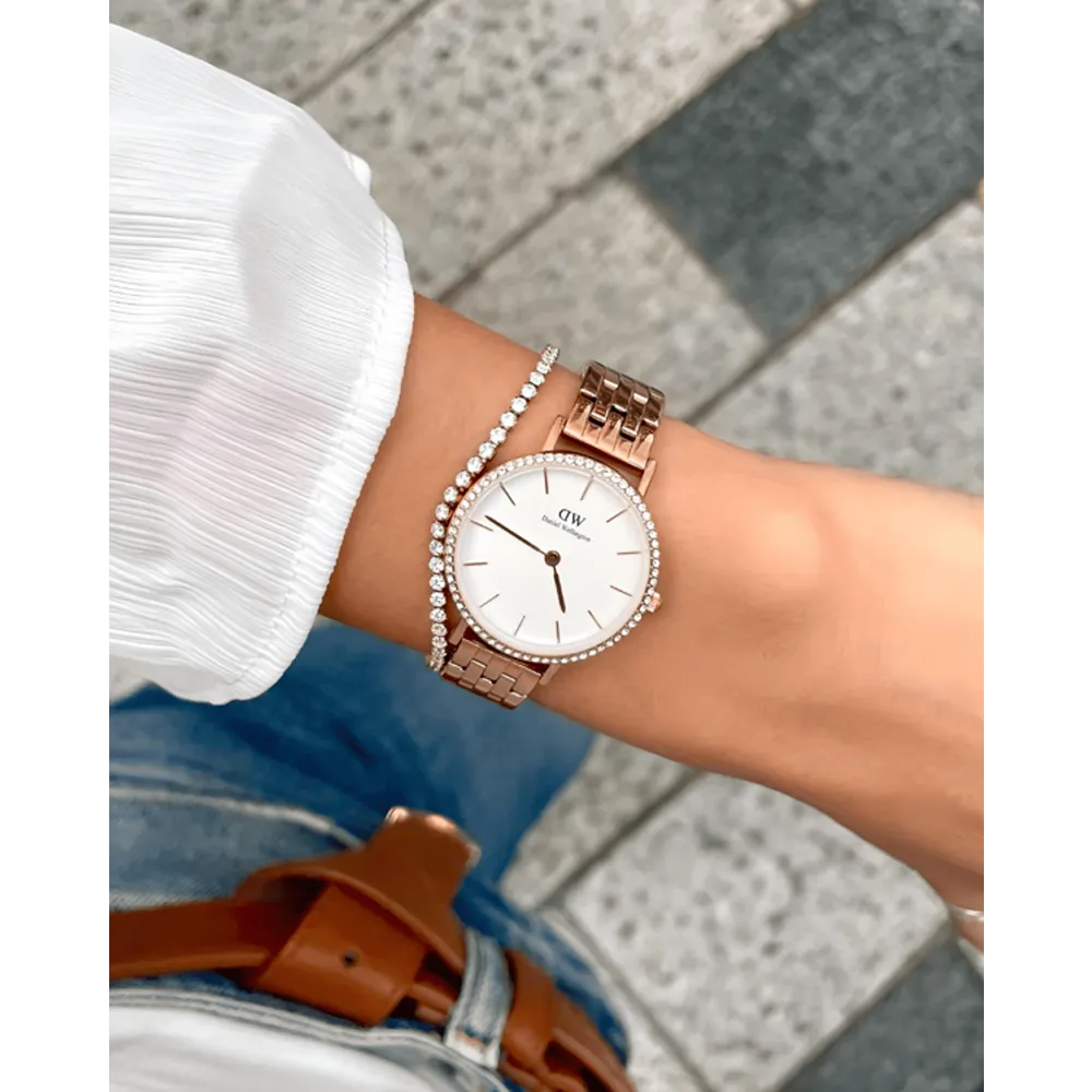 Classy Emporio Armani Watch For Women — zoomed view