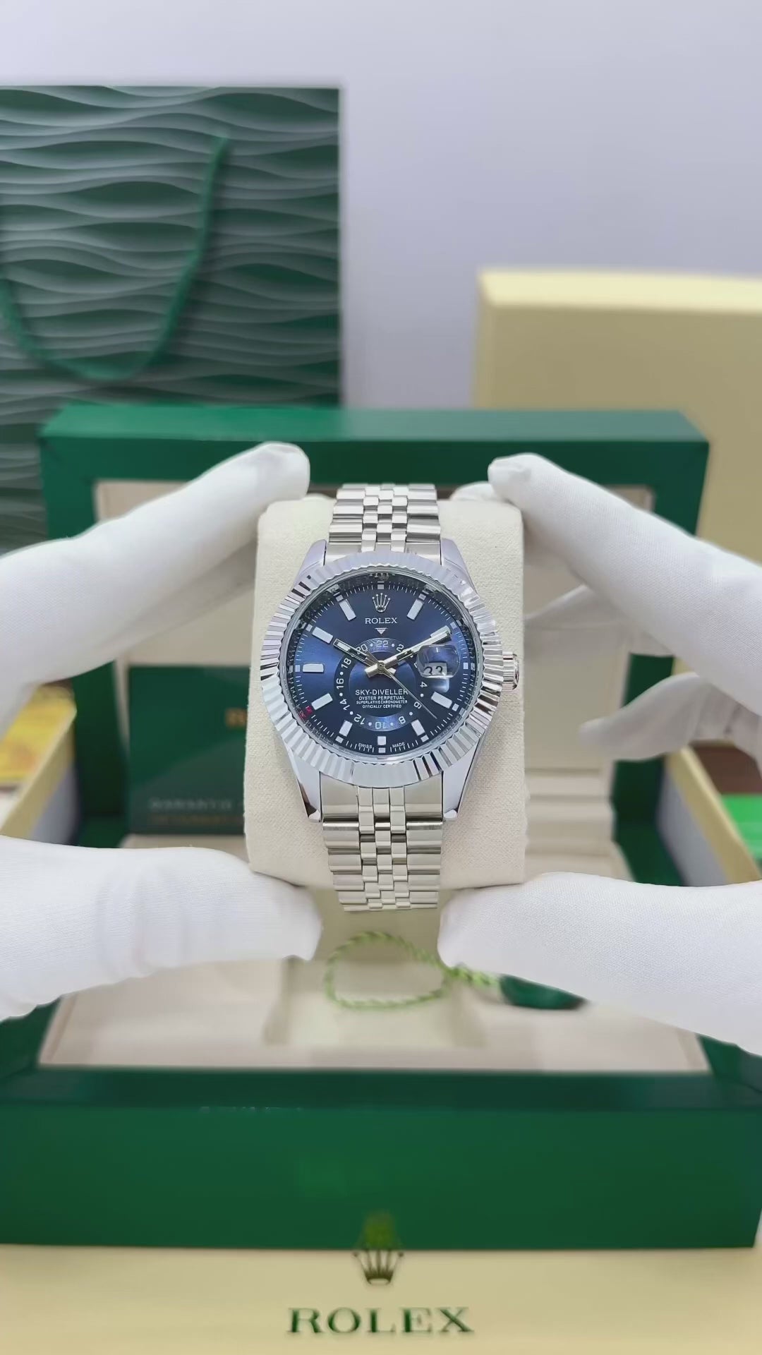 Rolex Sky-Dweller – The Ultimate &amp; Luxurious Traveler’s Watch! 🤩