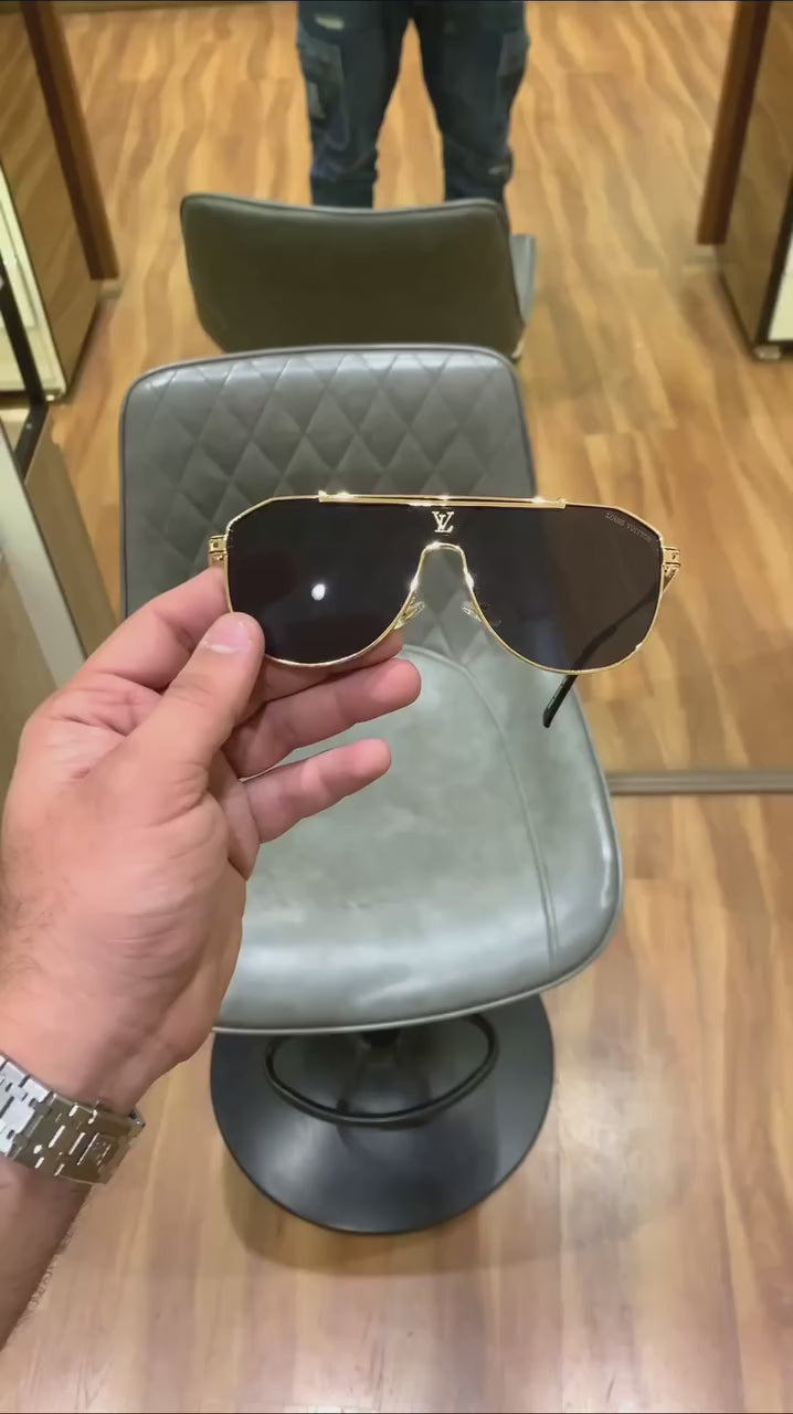LOUIS VUITTON Sunglass Unisex Model