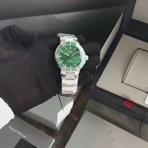 Oris Aquis Date Authentic Silver Green Dial Automatic Mens Watch
