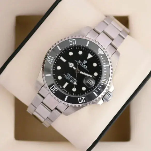 Rolex Submariner Black & Sliver Model Premium Quatz — zoomed view