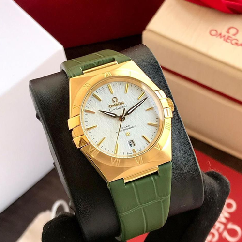 Luxury watch constellation co axial master chronometer 41 mm Green — zoomed view