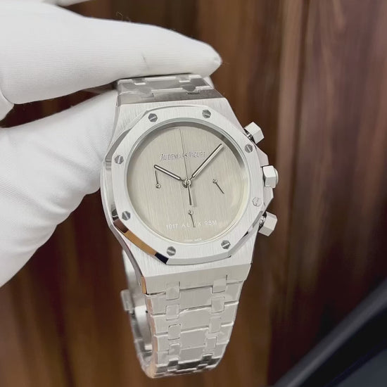 AUDEMARS PIGUET ROYAL OAK ALL SILVER — zoomed view