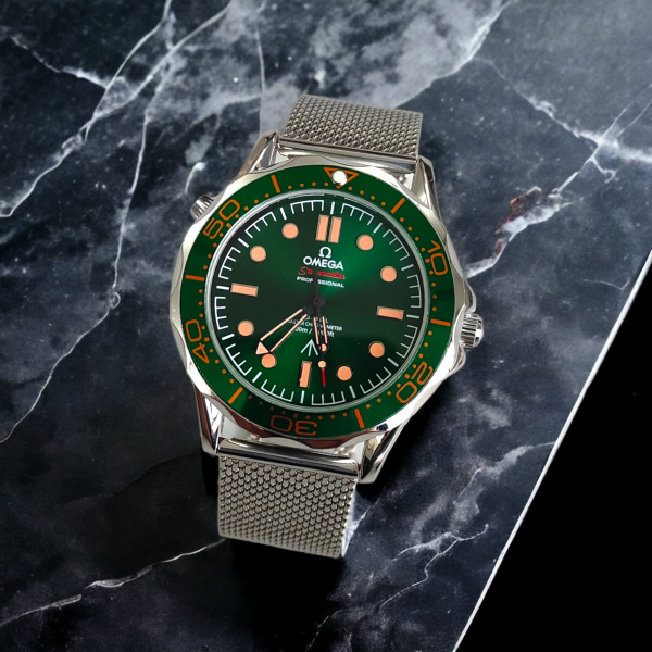 Men's Omega Watch Seamaster Diver 300M — zoomed view