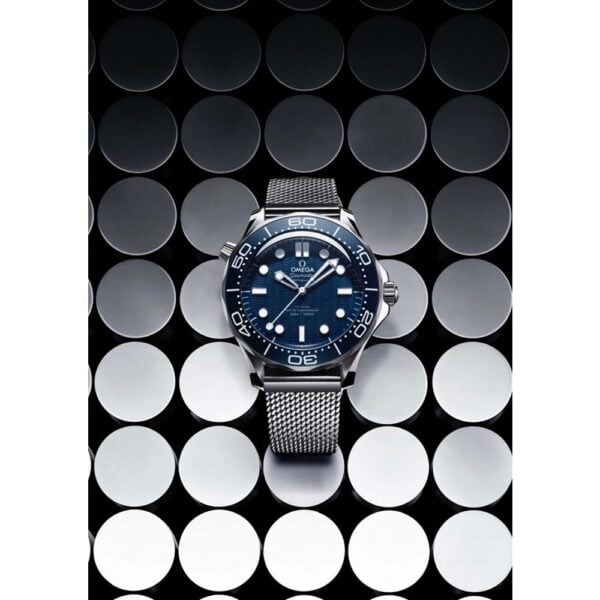 Men's Omega Watch Seamaster Diver — zoomed view