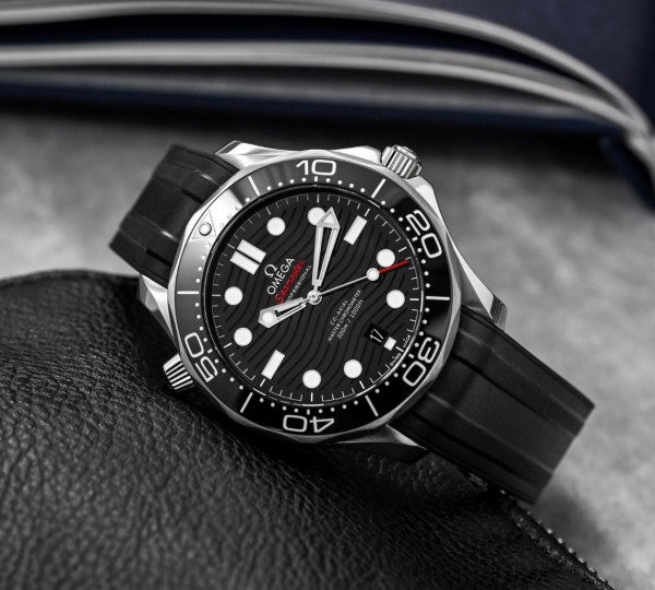 Seamaster Diver 300M Automatic Omega Watch For Men — zoomed view