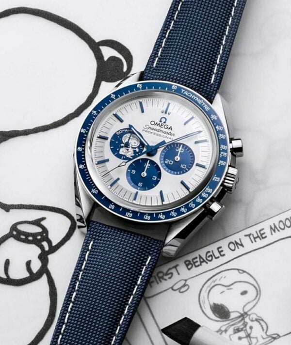 Omega Seamaster Watch Silver Snoopy "50th Anniversary" Watch — zoomed view