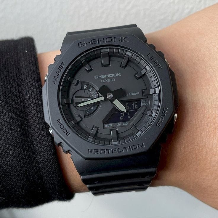 GA-2100 G-Shock Casio Oak — zoomed view
